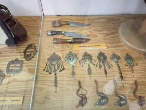 Highlanders-knives-and-pipes.jpg